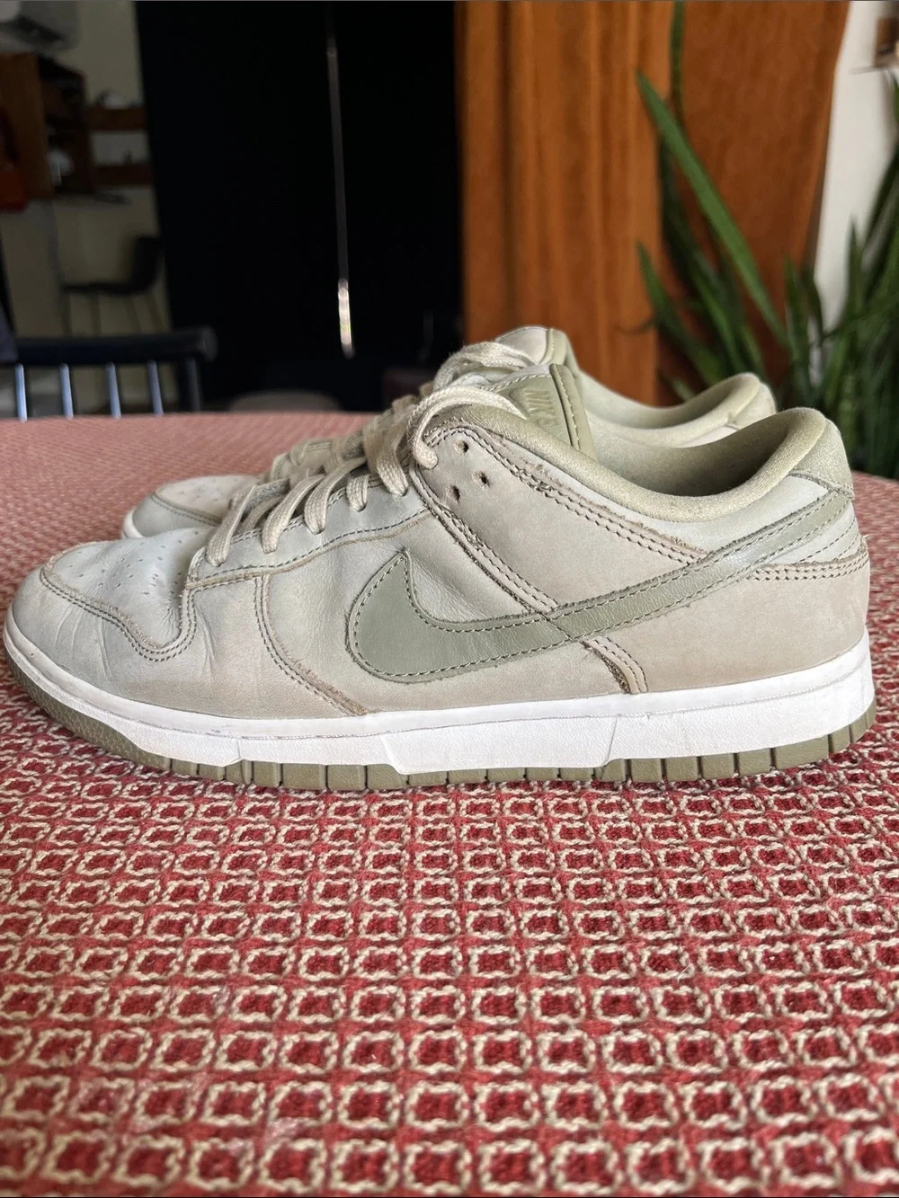 Nike Women’s Low-Top Dunks Sneakers Neutral Olive/Neutral Olive/Sail DV7415-200